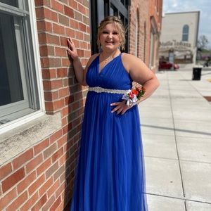 Meet your Posher, Ella